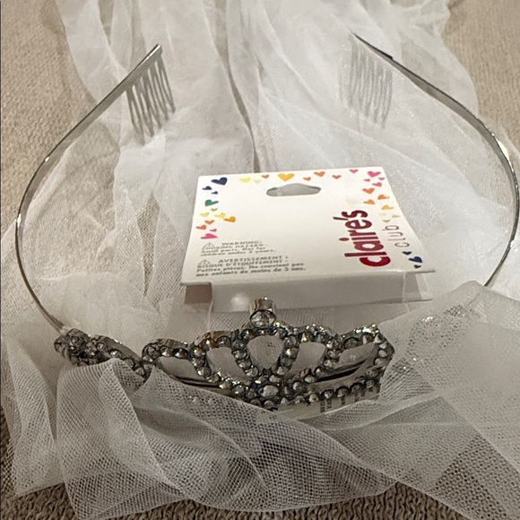 Claire’s Silver Tiara Headband with Faux Rhinestones Special Occasion White Veil - Picture 4 of 12
